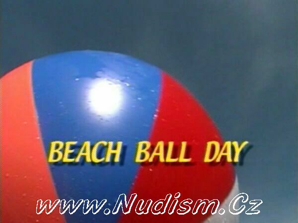 [Image: 1378156871_naturist-family-video-beach-ball-day.jpg]