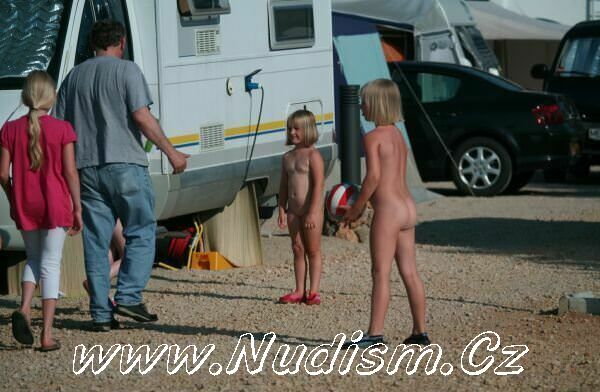 [Image: 1379977273_purenudism-nudist-pictures-1.jpg]