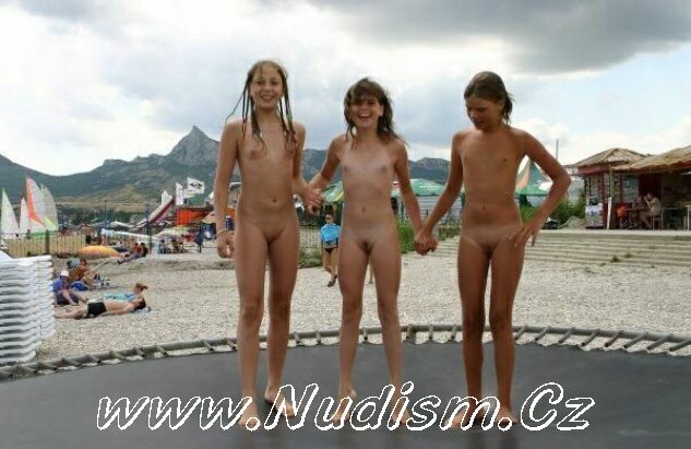 [Image: 1380565798_young-naturism-and-nudism.jpg]