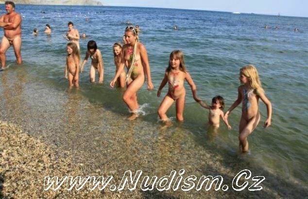 [Image: 1380740533_nudism-bly-sea.jpg]