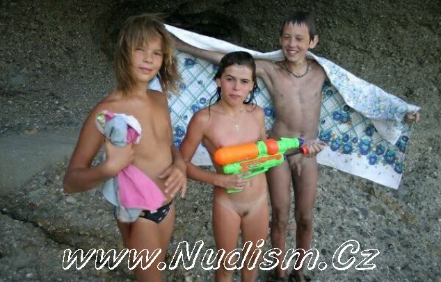 [Image: 1380746228_kids-nudism.jpg]