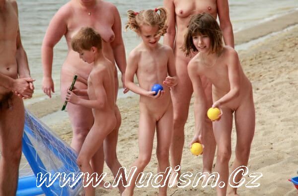 [Image: 1380826419_pure-nudism-naturist-family-e...-games.jpg]