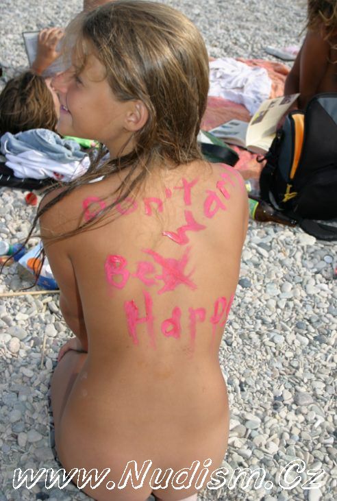 [Image: 1380829764_the-best-moments-from-life-of-nudists.jpg]