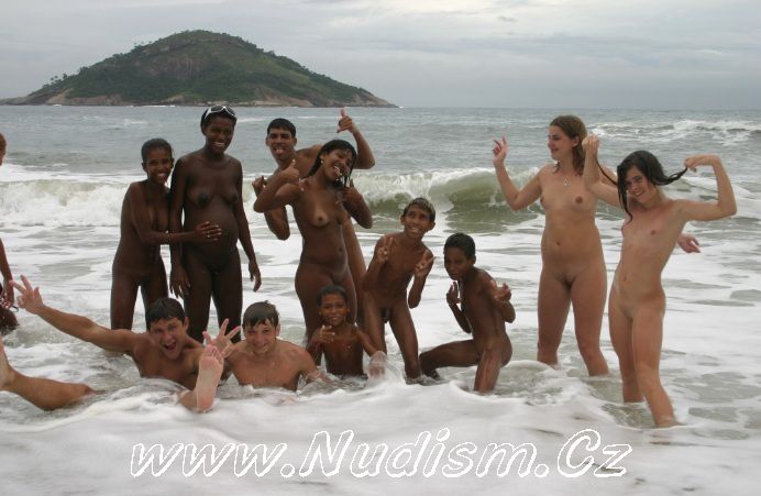 [Image: 1380978083_nudists-in-brazil.jpg]