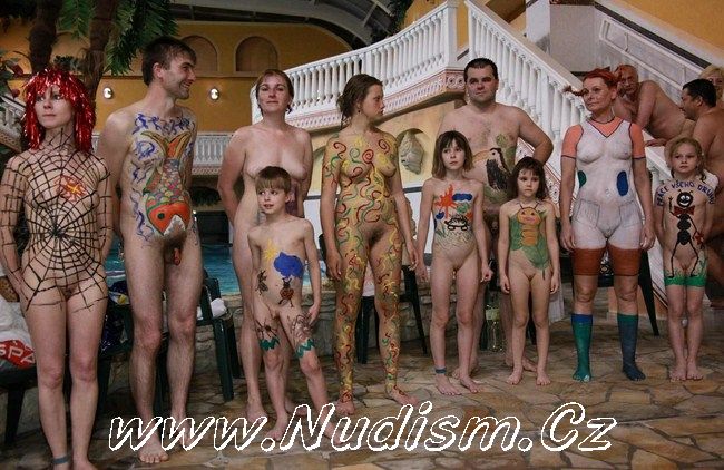 [Image: 1454196483_naturist-family-events-family-nudism.jpg]