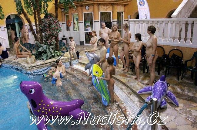 [Image: 1454206505_naturist-family-events-pictur...de-day.jpg]