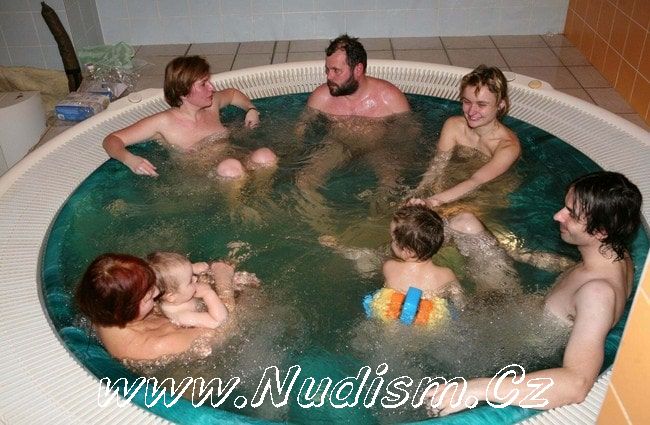 [Image: 1454265193_family-hotel-nudists-naturist...ctures.jpg]