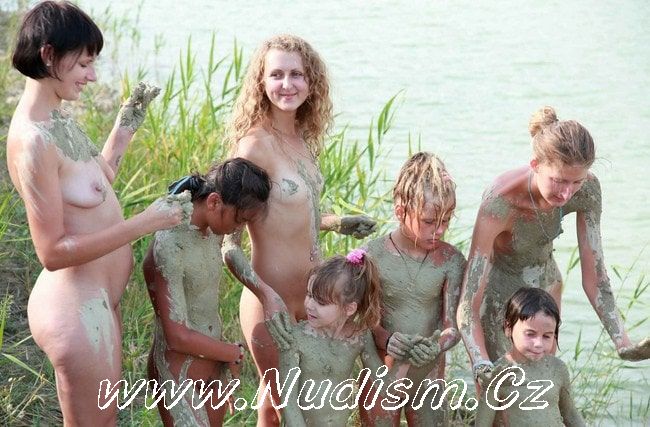 [Image: 1454266998_naturist-family-events-our-na...d-bath.jpg]