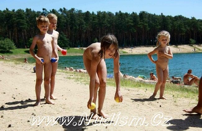 [Image: 1454278672_family-nudism-nudist-family-e...ctures.jpg]