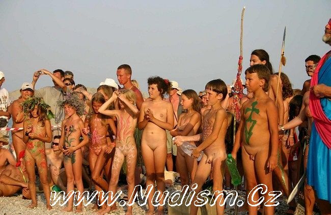 [Image: 1454286632_purenudism-pack-family-nudism1.jpg]