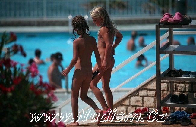 [Image: 1454288891_water-locations-nudist-family1.jpg]