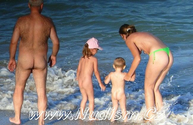 [Image: 1454293178_nudist-beach-profiles-pure-nudism.jpg]