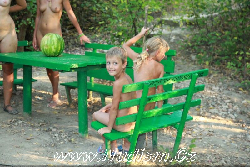 [Image: 276590175_naturists_green_picnic.jpg]