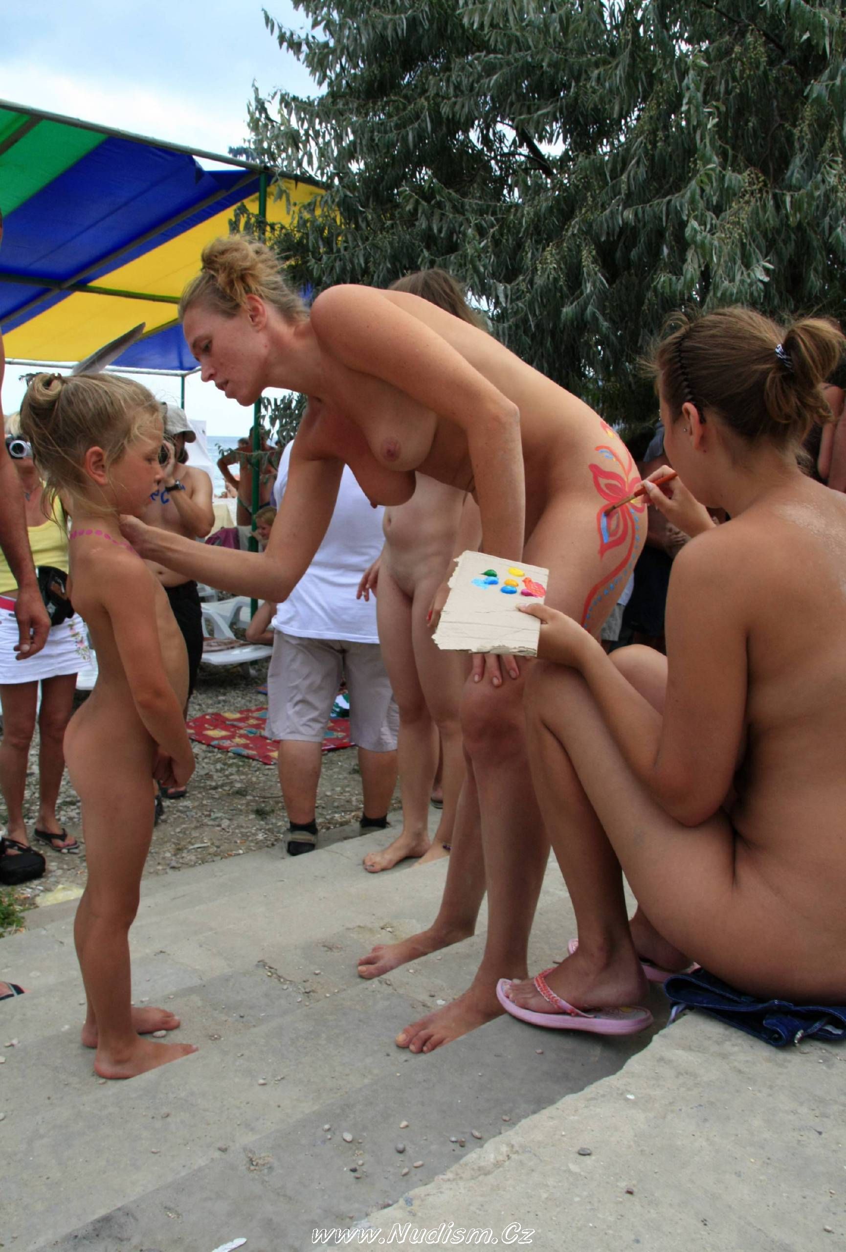 [Image: Pure-Nudism-Images-Ukrainian-Sibling-Checkup-3.jpg]