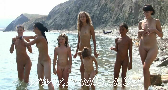 [Image: aqua-nude-relaxation-naturist-family-eve...videos.jpg]